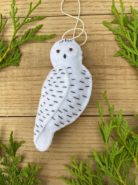 Handmade Snowy Owl Felt Christmas Ornament Felt Owl Bird - Etsy Bird Ornaments Christmas, Owl Felt, Sewn Christmas Ornaments, Felt Birds Ornaments, Bird Christmas Ornaments, Felt Owls, Felt Crafts Christmas, Felt Owl, Felt Christmas Decorations