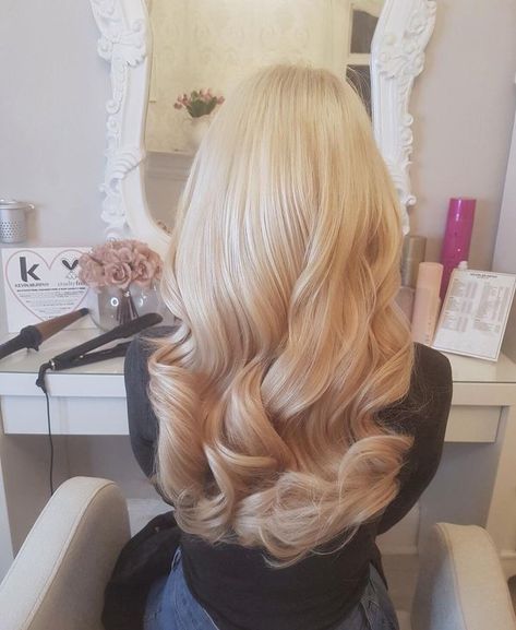 Loose Curls Hairstyles, Beige Blond, Long Curly Hair, 가을 패션, Blonde Balayage, Aesthetic Hair, Curled Hairstyles, Blonde Highlights, Curly Hair Styles Naturally