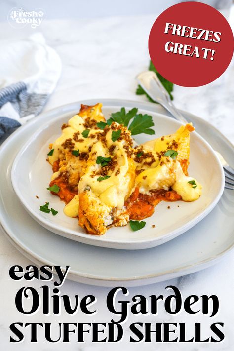 Looking for a hearty and flavorful meal? These giant stuffed shells are the perfect solution! Bursting with a delicious blend of Italian cheeses, and drizzled with a zesty marinara and Alfredo sauce, this dish is the ultimate comfort food. Whether you're serving it up for a family dinner or a potluck with friends, it's guaranteed to be a crowd-pleaser. Make ahead, freezer friendly, Olive Garden copycat. Recipe via @thefreshcooky #copycatrecipe #stuffedshells Olive Garden Stuffed Shells Recipe, Giant Stuffed Shells, Olive Garden Stuffed Shells, Cheese Stuffed Shells Recipe, Easy Stuffed Shells, Copycat Olive Garden, Shells Recipe, Cheese Stuffed Shells, Stuffed Shells Recipe