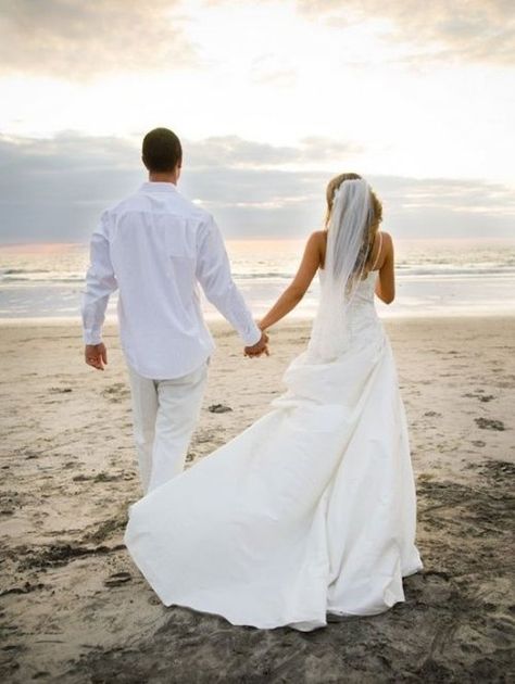 Beach Wedding Photos, Weddings By Color, Beach Bride, Beach Theme Wedding, Photo Couple, Wedding Humor, Love Is In The Air, Wedding Pics, Fairytale Wedding