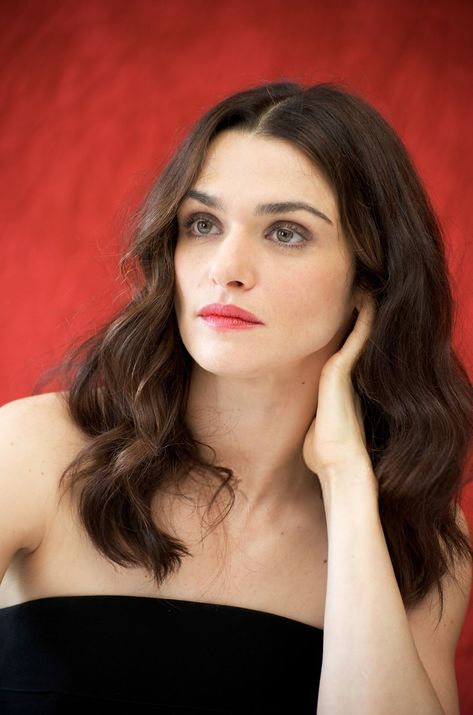 Rachel Weiz, Keira Knightley Hair, Rachel Weiss, Rose Byrne, Dramatic Style, Rachel Weisz, Gal Gadot, Woman Crush, Mom Style