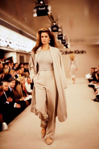 90s Supermodels Aesthetic, 90s Supermodel Aesthetic, Calvin Klein Runway, Supermodel Outfits, Cindy Crawford Style, Supermodel Aesthetic, Best Fall Outfits, Models 90s, Tulle Homecoming Dress