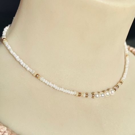 Collares Aesthetic Diy, Pearl Necklace Designs, Beaded Necklace Designs, Beaded Accessories, Diy Accessories, Beaded Jewelry Diy, Necklace Designs, Arm Band, Freshwater Pearls