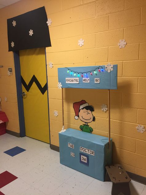 Christmas Door Decorations Charlie Brown, Charlie Brown Christmas Door Classroom, Charlie Brown Christmas Parade Float, Charlie Brown Christmas Classroom Door, Charlie Brown Door Decorating Ideas, Snoopy Door Decorations Classroom, Charlie Brown Christmas Door Decorations, Charlie Brown Christmas Door, Brown Classroom