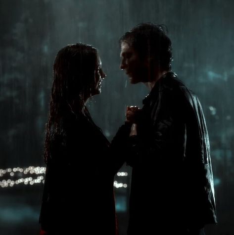 The Vampire Diaries Elena And Demon, Tvd Playlist, Rain Kiss, Ian E Nina, Ian And Nina, The Vampire Diaries 3, Vampire Diaries Movie, Vampire Diaries Seasons, Vampire Diaries Wallpaper