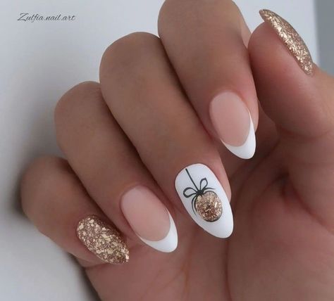 Nail Art Natale, Xmas Nails Simple, December Nails Ideas, 2023 Manicure, Manicure 2023, Nails December, Xmas Nail Art, Subtle Nails, Christmas Gel Nails