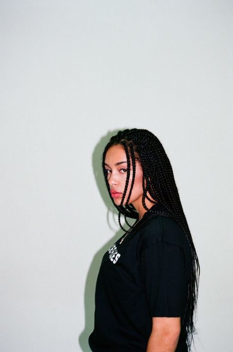 You know I got the sauce, you know I'm saucy @ⓝⓨⓐⓡⓘⓔ ⓓ Jorja Smith Wallpaper, Jorja Smith Aesthetic, Fall Baddie, Clothing Aesthetics, Cheer Poses, Jorja Smith, Shot List, Black Clothing, Long Braids