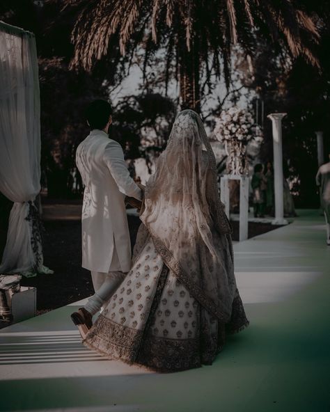 Bride Asthetic Picture, Marriage Asthetic Picture, Grooms Photography, Bridal Dpz, Pakistani Aesthetic, Fictional Couples, Girly Pics, Muslim Wedding Photography, Muslim Bridal