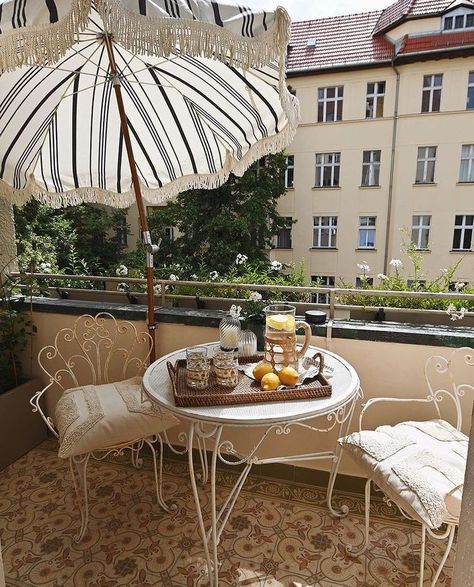 #lesanbara #gardenbalcony #frenchinterior #midcenturymodern #midcenturymix #parisapartment #jeanprouve #pierrechapo #georgesjouve #mariapergay #harrybertoia #marcelbreuer #charlotteperriand #jeanroyere #gorgjensen #stoffnagel #vardagsrum #slettvoll #vincentvanduysen #axelvervoordt #hanswegner #beigefeed #solebich #parisianinterior #neutralinterior #softminimalism #minimalaesthetic #hyggelife #hyggehygge #kinfolkstyle Balcony Umbrella, Zen Minimalism, Balcony Design Ideas, Small Balcony Design, Stylish Apartment, Outdoor Balcony, Loft Living, July 18th, Small Balcony Ideas