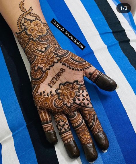 Wrist Mehendi, Dubai Mehndi Design, Dubai Mehndi, Peacock Mehndi, Palm Mehndi, Mehndi Ideas, Mehandhi Designs, Floral Henna, Floral Henna Designs