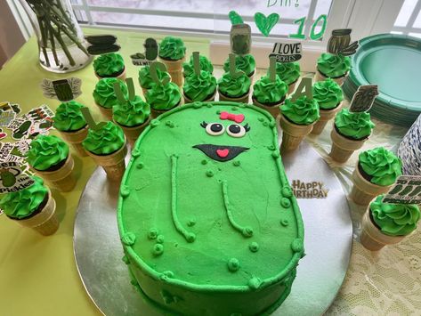 Pickle Themed First Birthday, Pickle Cupcakes, Pickle Cake Ideas, Dill Pickle Birthday Cake, Pickle Birthday Cakes, Pickle Themed Party Decorations, Pickle Themed Party, Pickle Party Theme, Pickle Themed Birthday Party