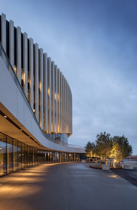 3XN's Royal Arena features an undulating wooden facade Mall Facade, Wooden Facade, Facade Architecture Design, Facade Lighting, Mall Design, Architecture Design Concept, Commercial Architecture, Building Facade, Salou