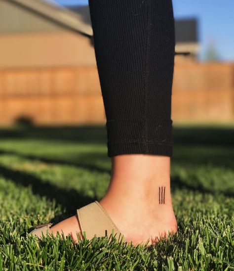 second ink : three vertical parallel lines on my ankle to symbolize parallel journeys with my three siblings, regardless of the separation or trials we face ❥ pinterest / bellacolberg Three Line Tattoo, Parallel Lines Tattoo, Three Lines Tattoo, Lines Tattoo, Tattoo Ankle, Three Siblings, Parallel Lines, Line Tattoo, Line Tattoos