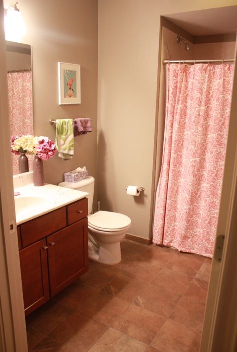 Tan And Pink Bathroom, Gray And Tan Bathroom, Small Bathroom Boho, Pink And Brown Bathroom, Tan Bathroom Decor, Tan Bathroom Ideas, Bathroom Set Ideas, Burgundy Bathroom, Tan Shower Curtain