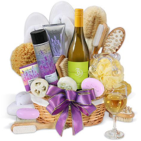 Diy Wine Gift Baskets, Wine Gift Basket, Wine Gifts Diy, Fabric Decoupage, Spa Basket, Hamper Gift Basket, Baskets Ideas, Best Gift Baskets, Raffle Baskets