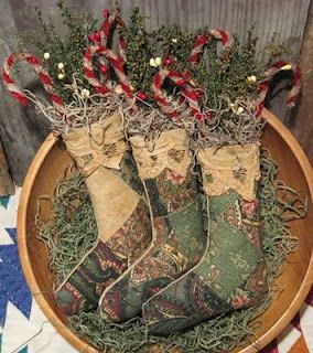 Muslin Crafts, Antique Crafts, Sew Ornaments, Primitive Christmas Decorating, Wool Patterns, Primitive Christmas Decor, Primitive Patterns, Prim Christmas, Cowboy Christmas