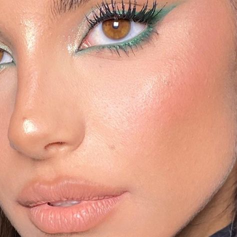 Claudia Neacsu on Instagram: "Have you ever tried green eyeliner? On stunning @francescaacuccuru 🎄 Using: @lorealparis Infallible Green Eyeliner @isamayabeauty Eyeshadow Palette @dolcegabbana_beauty Devotion Mascara @patricktabeauty Lip Creme She’s unapologetic #festivemakeup #greeneyeliner #makeup #claudianmakeup" Mint Green Eyeliner, Green Winged Eyeliner, Forest Green Makeup, Green Eyeliner Looks, Green Eyeliner Makeup, Claudia Neacsu, Eyeshadow Hacks, Green Eyeshadow Looks, Green Mascara