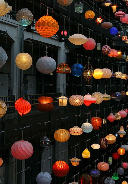 Lantern Art Installation, Deco Luminaire, Space Invaders, Art Installation, Sculpture Installation, Light Installation, Ice Cubes, Paper Lanterns, Dream House Decor