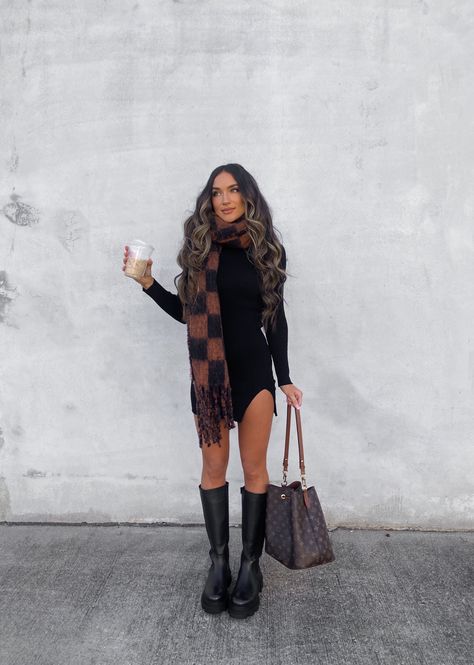 Style A Bodycon Dress, How To Style Combat Boots, How To Style Faux Leather Leggings, Scarf Aesthetic, Scarf For Winter, Winter Uniform, Checkered Scarf, Winter Outfits Aesthetic, Tight Fitted Dresses