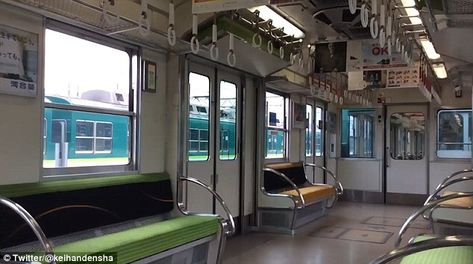 Some seats on trains in Japan are almost invisible until they are lowered as they're folded into the ceiling Inside Train Aesthetic, Subway Editorial, Subway Aesthetic, Train Interior, Japanese Train, Environment Photo, Modern Japanese Architecture, Create Room, Bus Interior