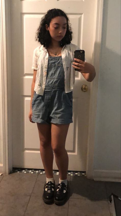 Vintage Overall Shorts, Short Overalls Outfit Summer Aesthetic, Cute Outfits To Wear With Mary Janes, Rom Com Outfit Aesthetic, Mary Janes With Shorts, Black Shortalls Outfit, Summer Outfits With Mary Janes, How To Style Short Overalls, Mary Janes Summer Outfit