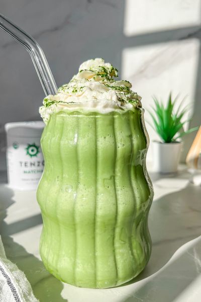 Get ready to go green this St. Patrick's Day with a twist that's both fun and refreshing! We're blending the spirited vibes of St. Paddy's with the wholesome goodness of Tenzo Matcha. Imagine sipping on a dairy-free, creamy matcha Frapp... Matcha Food, Matcha Frappuccino, Matcha Frappe, Creamy Matcha, Matcha Drinks, Te Matcha, Aesthetic Matcha, Matcha Recipes, Matcha Smoothie