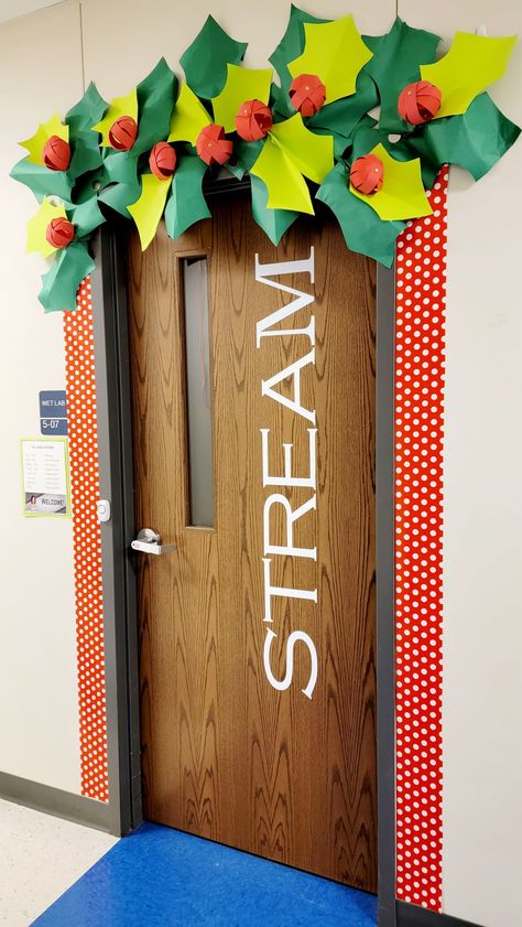 Christmas Door Elementary School, Elf Hallway Decorations, School Counselor Christmas Door, Christmas Decor Classroom Ideas, Christmas Door School Decoration, Library Christmas Door Decorations, Snow Classroom Door, Teacher Door Decorations Christmas, Christmas Tree Classroom Door