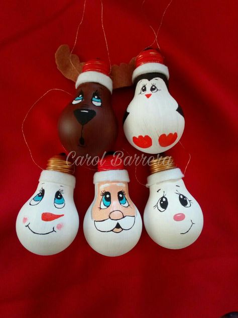 Light Bulb Crafts, Săpunuri Handmade, Light Bulb Ornaments, Diy Christmas Tree Ornaments, Holiday Crafts Christmas, Christmas Ornaments Homemade, Christmas Ornament Crafts, Ornament Crafts, Xmas Ornaments