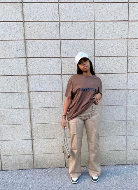 Oversized Tshirt Outfit Women Casual, Women's Cargo Pants, Smart Casual Women Outfits, Mode Swag, Neat Casual Outfits, Smart Casual Women, Leather Pants Outfit, Cute Modest Outfits, Downtown Outfits