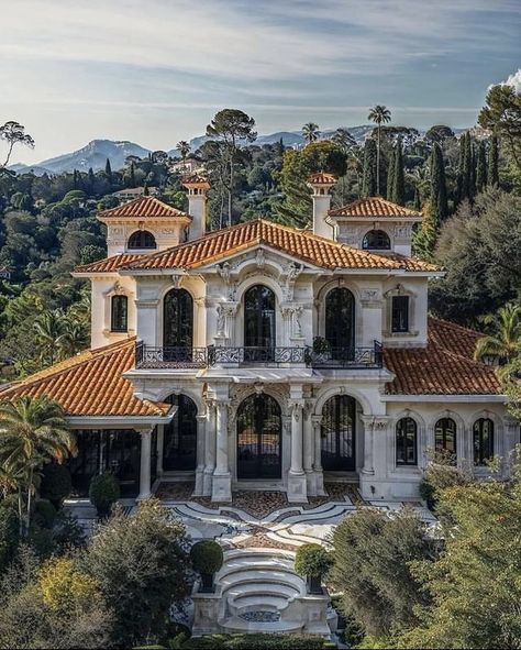 Luxury Mansion Aesthetic, Monaco Villa, Georgian Fireplace, Monaco House, Mansion Layout, Mansion Aesthetic, Castle House Design, Beverly Park, Courtyard Landscaping