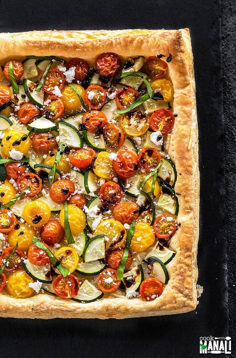 This super easy Zucchini Tomato Tart is packed with all the spring flavors! This is the perfect appetizer to serve at your spring parties or Mother's Day brunch! Comes together in a snap, thanks to store bough puff pastry. #easyzucchinitomatotartrecipe #tart #mothersday Veggie Tart, Zucchini Tart, Tomato Tart Recipe, Spring Appetizers, Vegetable Tart, Zucchini Tomato, Puff Pastry Tart, Tomato Tart, Savory Tart