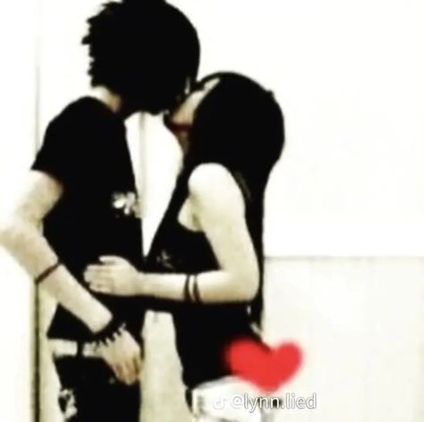 Scene Couple, Cute Emo Couples, Emo Couples, Emo People, Emo Love, 2000s Emo, Rawr Xd, Cute Emo, Scene Kids