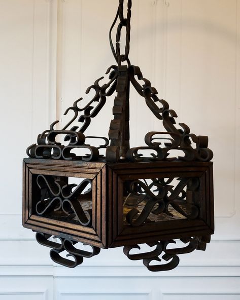 Spanish Style Chandelier, Hacienda Style Home, French Provincial Farmhouse, Hollywood Bedroom, Bedroom Glam, Gothic Medieval, Hacienda Style Homes, Vintage Nightstand, Murano Glass Chandelier Vintage