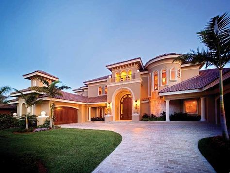 Tuscan Homes Interior, Mediterranean House Interior, Italianate House, Mediterranean Exterior Homes, Luxury Mediterranean Homes, Mediterranean Homes Exterior, Neoclassical House, Modern Mediterranean Homes, Mediterranean Mansion