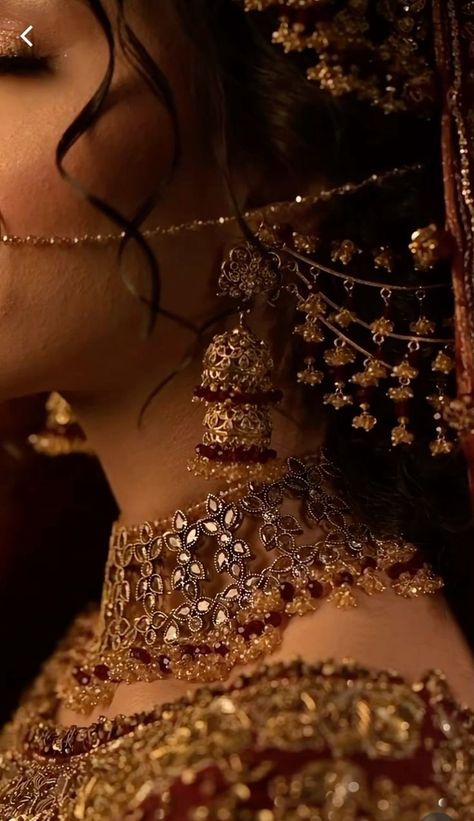 Indian Bride Accessories, Indian Bridal Accessories, Bridal Jewelry Photoshoot, Heeramandi Aesthetic Photoshoot, Indian Bridal Aesthetic, Pakistani Bride Jewelry, Wedding Dress South Indian, Heeramandi Aesthetic Outfits, Desi Bridal Jewelry