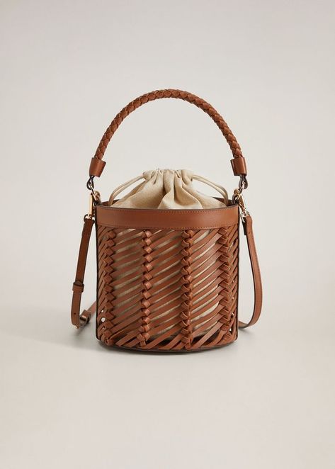 Mango Woven Bucket Bag Diy En Cuir, Bucket Purse, Stylish Purse, Mango Outlet, Straw Bags, Leather Weaving, Basket Bag, 가을 패션, Leather Diy