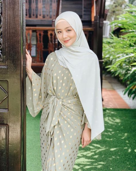 Abaya Ideas, Mira Filzah, Abaya Collection, Muslim Girls, Abaya Fashion, Beautiful Hijab, Style Maxi Dress, Hijab Outfit, Long Maxi Dress