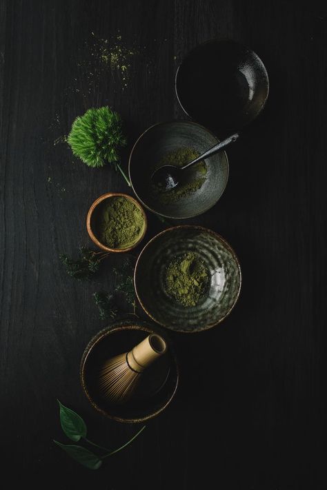 Bloesem living | Preparing Matcha Tea Dark Food Photography, Gold Living, Tea Culture, Japanese Tea Ceremony, Green Powder, Tea Art, Chinese Tea, Matcha Tea, Matcha Green Tea