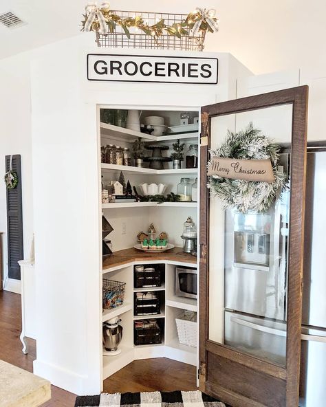 Tamela on Instagram: “I added a little bit of Christmas cheer to our Butler's pantry!! 🎄 I would have liked to have done more but it just isn't going to happen…” Organiser Son Dressing, Open Pantry, Cottage Kitchen Cabinets, Modern Farmhouse Decor Ideas, Corner Storage Cabinet, Country Kitchen Cabinets, Corner Pantry, Pantry Shelving, Kitchen Pantry Design