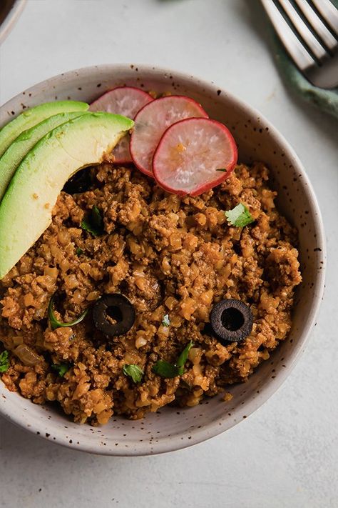 These ground beef and cauliflower rice enchilada bowls are an easy and delicious one-pan meal for when you're craving enchiladas but want's less work and more vegetables. It's gluten-free, paleo, and can be made AIP. Beef And Cauliflower Rice, Enchilada Bowls, Ground Beef Paleo Recipes, Unbound Wellness, Ground Beef Enchiladas, Whole30 Dinner Recipes, Frozen Cauliflower Rice, Ketogenic Diet Food List, Paleo Lunch