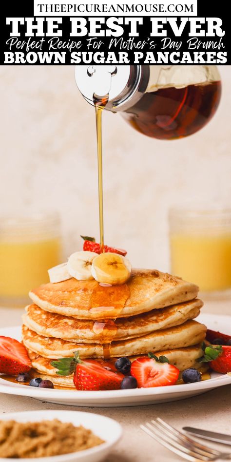 Fluffy pancakes sweetened with brown sugar and served with maple syrup and fresh fruit. Best Pancakes From Scratch, No Sugar Pancakes, Flavoured Pancakes, Homemade Pancakes Easy, Sausage Pancakes, Brown Sugar Pancakes, Easy Pancake Recipe, Buttery Mashed Potatoes, Flavored Pancakes