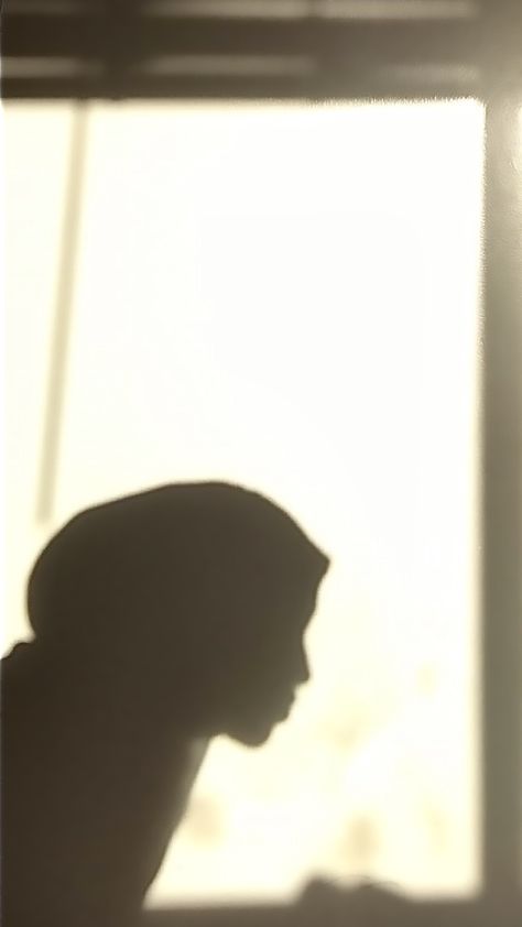 shadow silhouette of a hijabi black shadow against a white background defined features such as nose and lips Hijabi Pfp No Face, Hijab No Face, Insta Pfp Aesthetic No Face, No Face Hijabi Pictures, No Face Photo Ideas Hijab, Hijab No Face Aesthetic, Aesthetic Hijabi Pictures No Face, Hijab Selfie Aesthetic No Face, Hijabi No Face Aesthetic