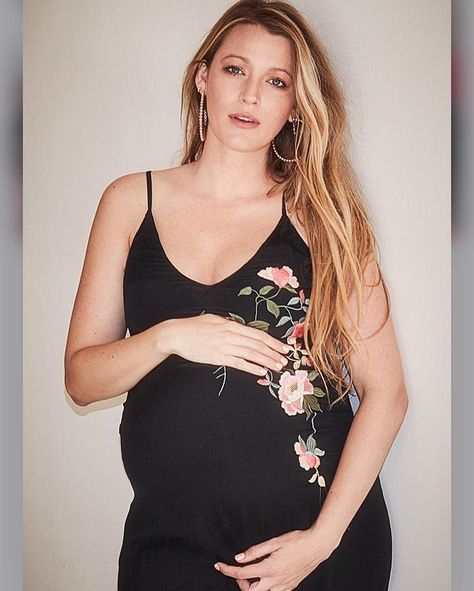 #babyregistry #baby #registry #amazon #baby #registry Blake Lively Pregnant, Blake Lively Baby, Celebs Outfits, Blake Lively Family, Blake Lovely, Blake Lively Ryan Reynolds, Lonely Boy, Guy Aroch, Blake And Ryan