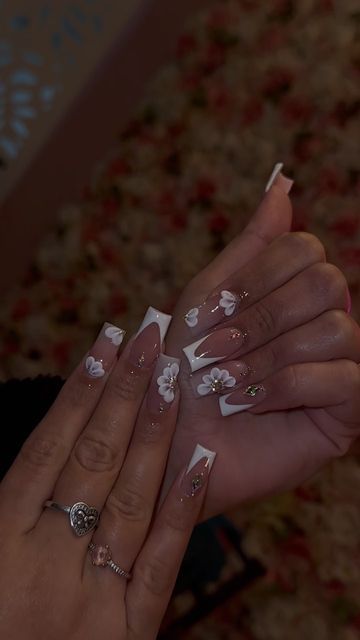 Cute Medium Acrylic Nails 3d Flower, Medium Short Acrylic Nails, Extra Nails Designs, Nail Tech Aesthetic, Hard Shoes, Medium Acrylics, Quince Nails, Quinceanera Nails, Teen Nails