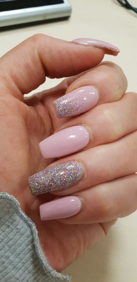 Pink nails New Years Nails Pink, Pink New Years Nails, Glittery Pink Nails, November Nails Designs, Long Balayage, Pink November, Ring Nails, Colored Hairstyles, November Nail Designs