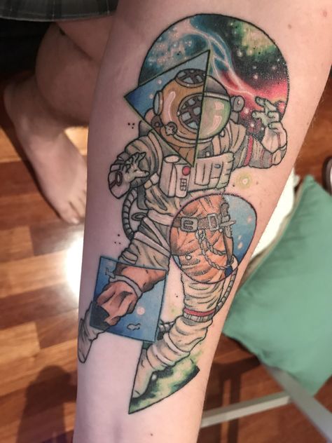 /u/2Totes2Handle's Astronaut / Deep Sea Diver.  Done by Janelle at Electric Tattoo, Perth, Australia. Drummer Tattoo, Edge Tattoo, Tattoo Font For Men, Bodysuit Tattoos, Astronaut Tattoo, Tattoos Art, Music Tattoo, Small Tattoos For Guys, Tattoo Cover