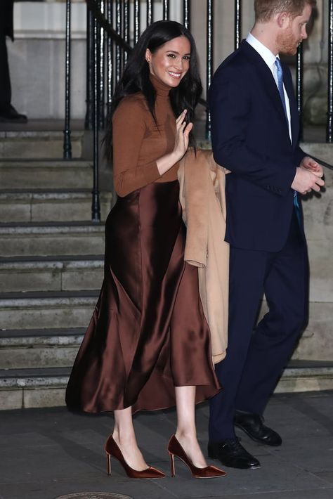 Meghan Markle and Prince Harry Visit Canada House 2020 All Brown Outfit, Ducesa Kate, Estilo Meghan Markle, Princ Harry, Meghan Markle Outfits, Brown Outfits, Rok Outfit, Meghan Markle Style, Casual Dressy