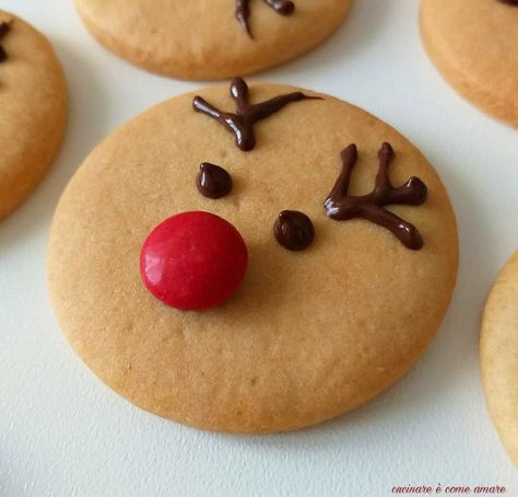 BISCOTTI RENNA SEMPLICISSIMI dolce ricetta per bambini Box Cookies, Reindeer Cookies, Sweet Recipe, Simple Christmas Decor, Santa Cookies, Cookie Box, Christmas Cake, Christmas Treats, Christmas Wishes