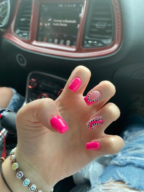 nails beach pink Nails Square Short Design, Pink Western Nails, Nfr Nails, Hot Pink Nail Designs, Nails Square Short, Cowgirl Nails, Country Acrylic Nails, Rodeo Nails, Cowboy Nails