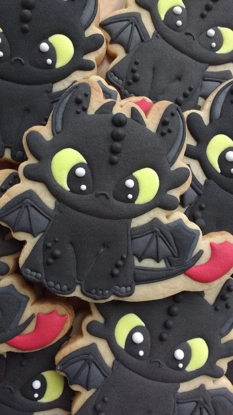 Toothless Party Decorations, How To Train Your Dragon Food Ideas, How To Train Your Dragon Snack Ideas, How To Train Your Dragon Party Decor, How To Train Your Dragon Cupcakes, Toothless Birthday Party Ideas, How To Train Your Dragon Birthday Party, How To Train Your Dragon Party, Httyd Cake